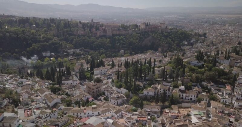 Granada: Albaicin and Sacromonte Segway Tour - Exploring the Albaicin