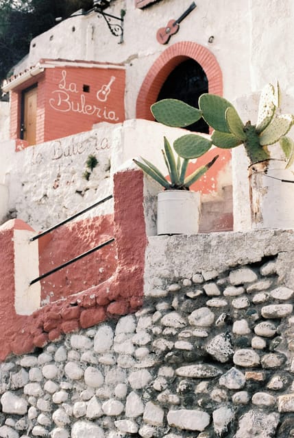 Granada: Albaicín and Sacromonte Sunset Tour & Flamenco Show - Albaicín: Exploring the Medieval Quarter