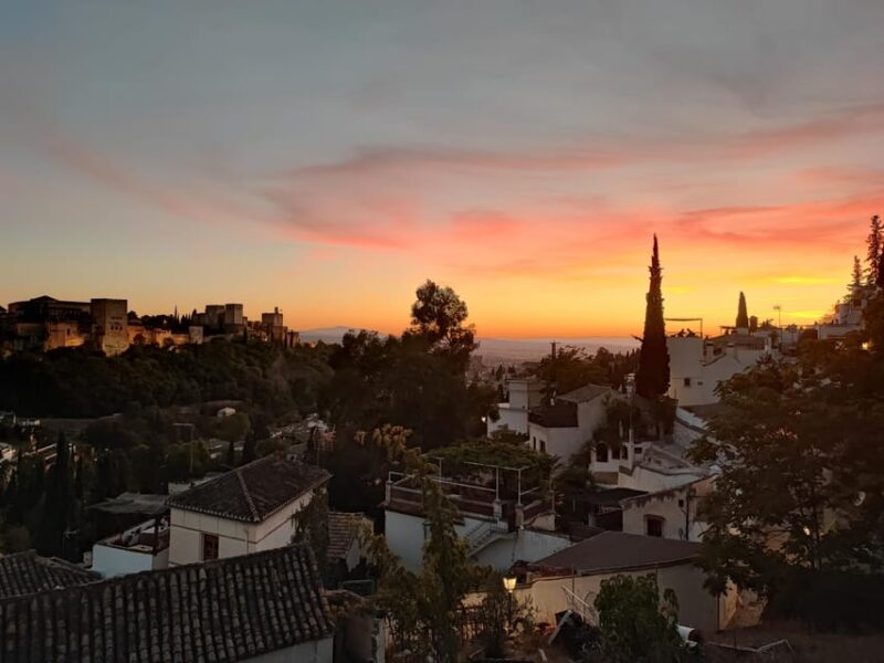 Granada: Albaicín and Sacromonte Sunset Tour & Flamenco Show - Sacromonte: Discovering the Gypsy Neighborhood