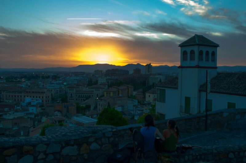Granada: Albaicín and Sacromonte Sunset Tour & Flamenco Show - Flamenco Show: Experiencing Granadas Vibrant Culture