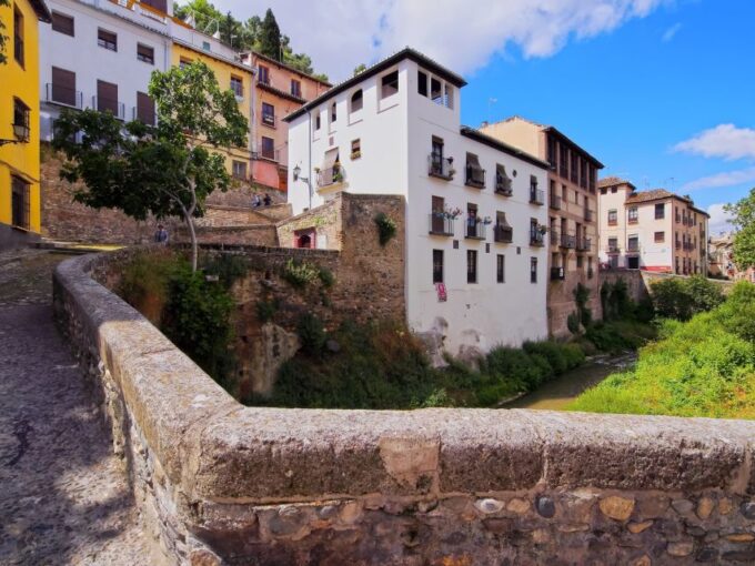 Granada: Albaicín and Sacromonte Walking Tour - Tour Starting Point