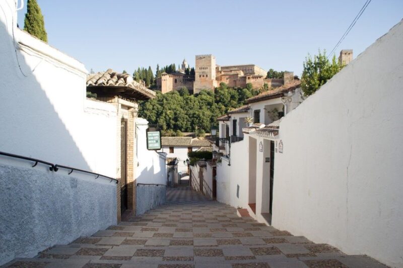 Granada: Albaicinó, Sacromonte & Museum of Caves Walking Tour - Key Points