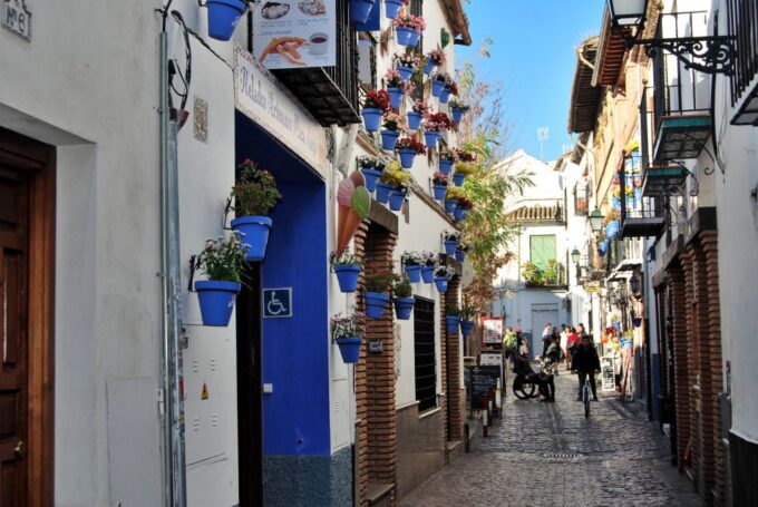Granada: Albaicinó, Sacromonte & Museum of Caves Walking Tour - Booking Options