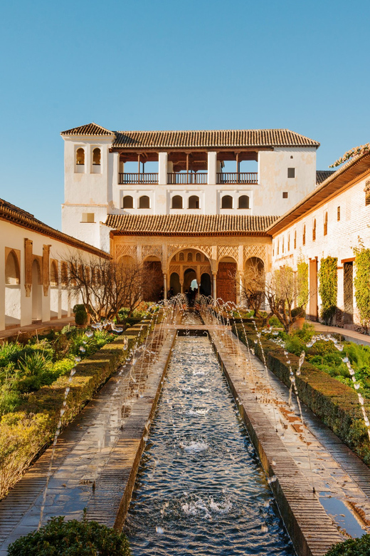 Granada: Alcazaba & Generalife Entry Ticket and Audio Guide - Key Points