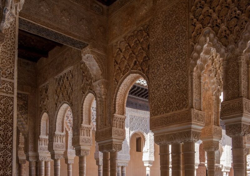 Granada: Alcazaba & Generalife Entry Ticket and Audio Guide - Exploring the Justice Gate