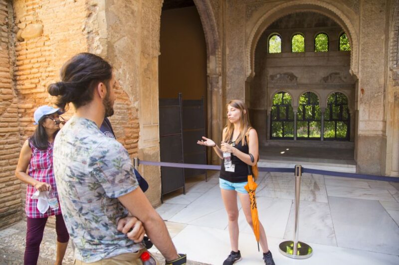 Granada: Alhambra, Albaycin, and Sacromonte Combo Tour - Key Points