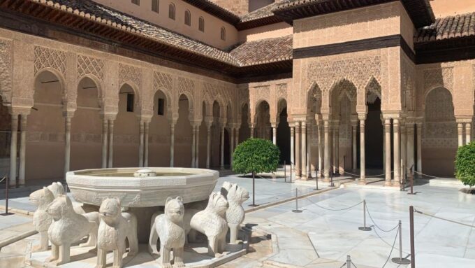 Granada: Alhambra, Albaycin, and Sacromonte Combo Tour - Highlights of the Nasrid Palaces