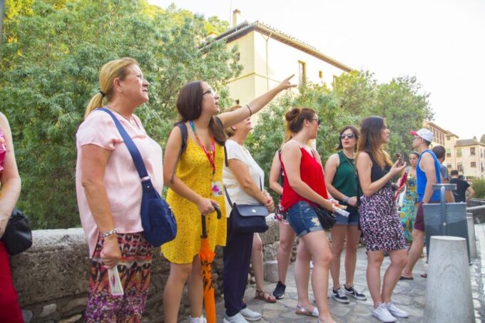 Granada: Alhambra, Albaycin, and Sacromonte Combo Tour - Insights Into the Generalife Gardens