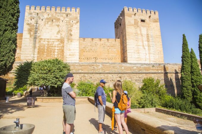 Granada: Alhambra, Albaycin, and Sacromonte Combo Tour - Tour Duration and Meeting Points