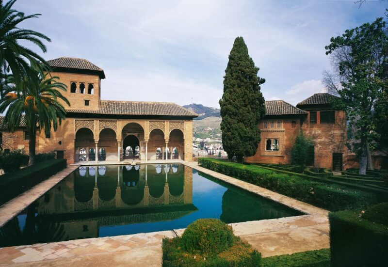Granada: Alhambra, Alcazaba, and Nasrid Palaces Tour - Included in Tour