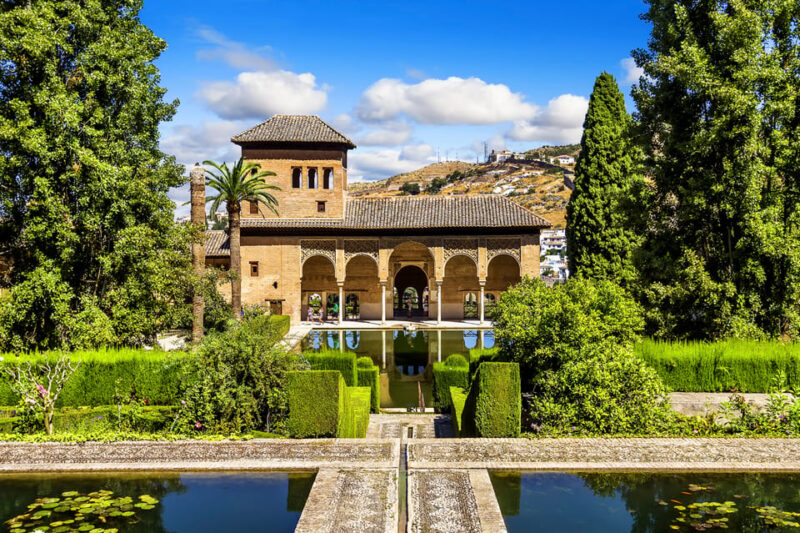 Granada: Alhambra and Albaicín Small Group Tour - Meeting and Timing Information
