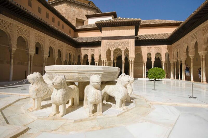 Granada: Alhambra and Albaicín Small Group Tour - Generalife Exploration