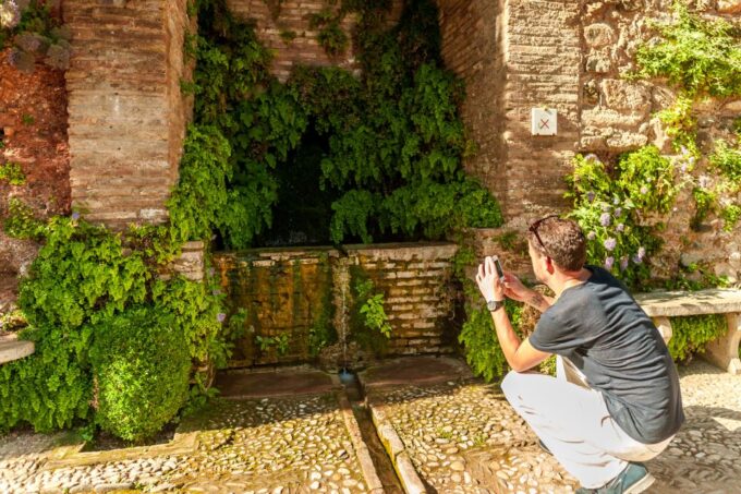 Granada: Alhambra and Generalife Garden Ticket & Guided Tour - Tour Duration and Cancellation Policy