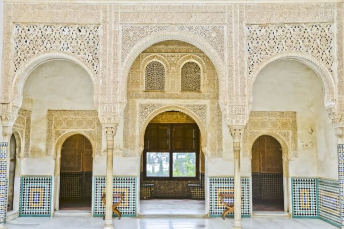 Granada: Alhambra and Generalife Private Fast-Track Tour - Moorish History and Legends