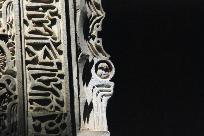 Granada: Alhambra and Nasrid Palaces Guided Tour at Night - Key Points
