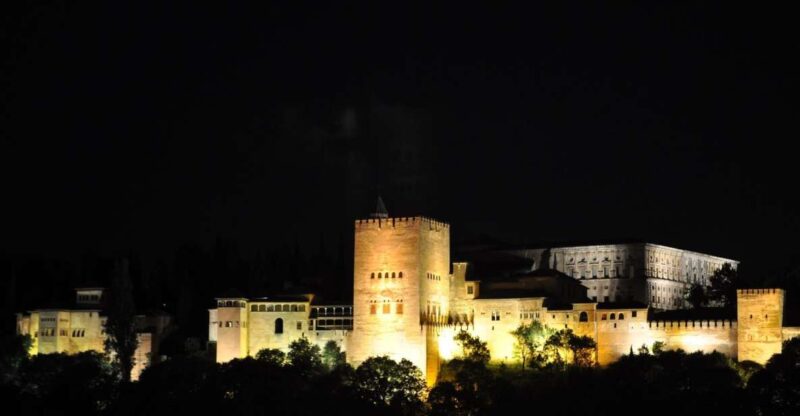 Granada: Alhambra and Nasrid Palaces Guided Tour at Night - Cancellation Policy