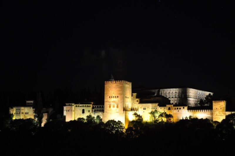Granada: Alhambra and Nasrid Palaces Guided Tour at Night - Prohibited Items