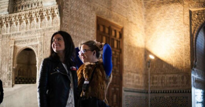 Granada: Alhambra and Nasrid Palaces Private Tour - Visiting the Nasrid Palaces