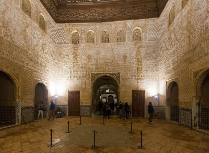 Granada: Alhambra and Nasrid Palaces Private Tour - Tour Highlights and Inclusions