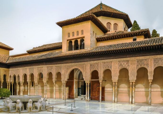 Granada: Alhambra and Nasrid Palaces Private Tour - Architectural Wonders of Alhambra