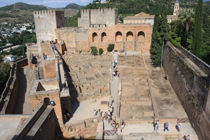 Granada: Alhambra and Nasrid Palaces Small Guided Tour - Generalife Gardens