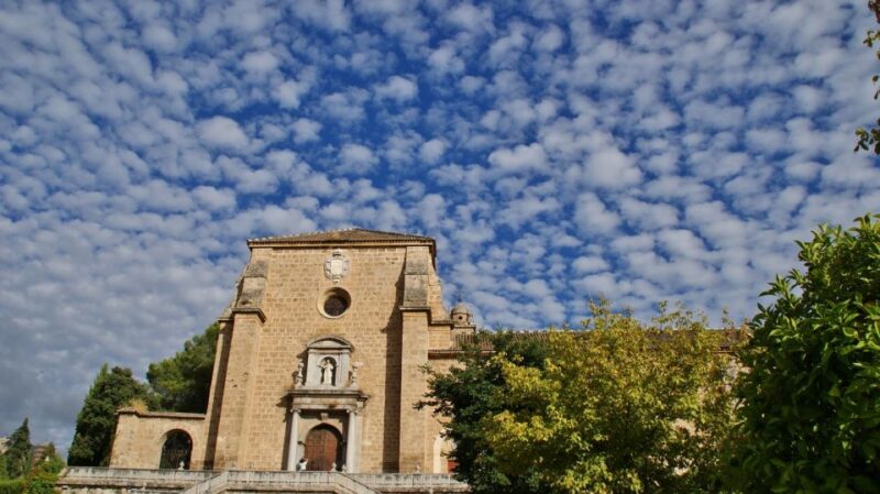 Granada: Alhambra, Cathedral & Royal Chapel Tour W/ Tickets - Guide Services and Languages