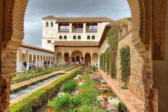 Granada: Alhambra Comlex + Nasrid Palaces + Alcazaba Guided Tour - Overview of the Tour