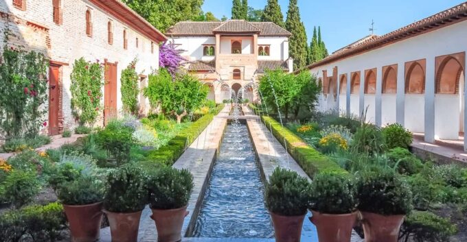 Granada: Alhambra Gardens and Generalife Ticket - Exploring the Alcazaba