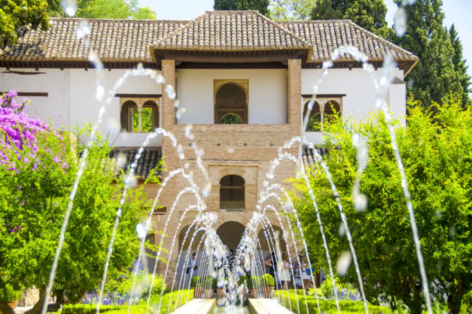 Granada: Alhambra Gardens and Generalife Ticket - Discovering Generalifes Architecture