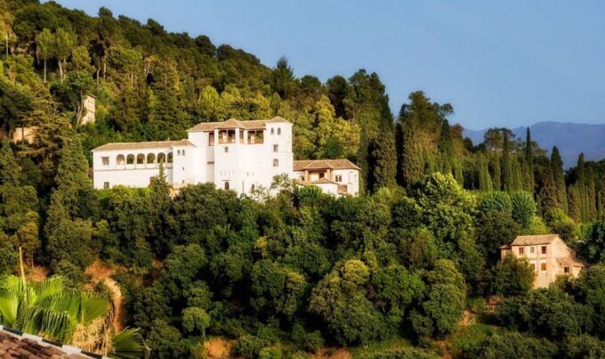Granada: Alhambra Gardens, Generalife & Alcazaba Guided Tour - Uncovering the Mysteries of the Nasrid Palaces