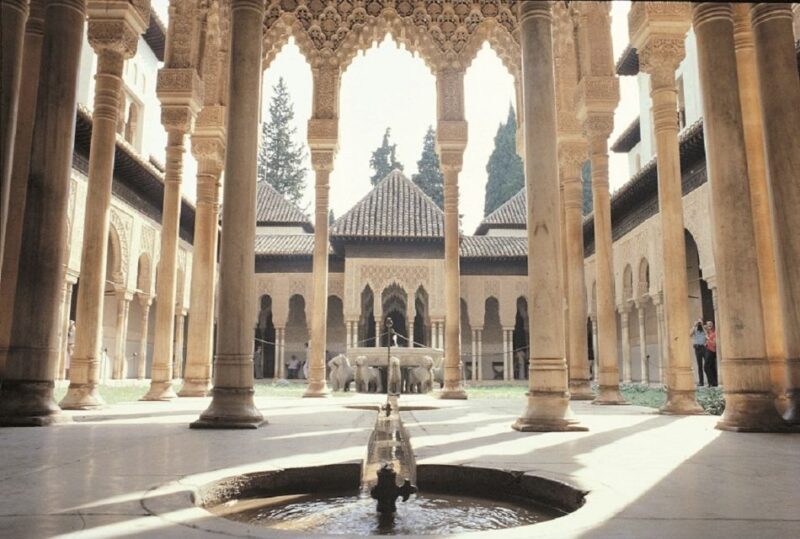 Granada: Alhambra, Generalife & Albaicin Private Tour - Itinerary Highlights