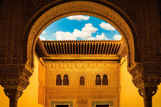 Granada: Alhambra, Generalife & Nasrid Palaces Guided Tour - Visiting the Alcazaba Fortress