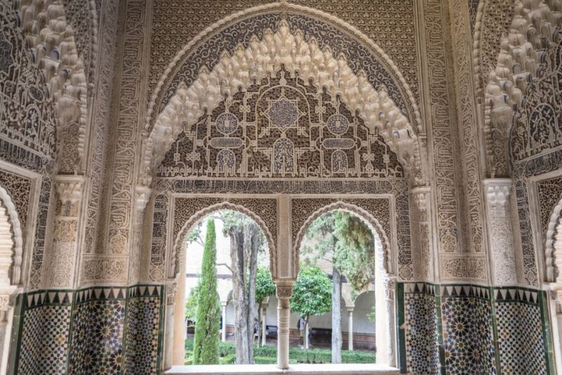 Granada: Alhambra, Generalife & Nasrid Palaces Guided Tour - Accessibility and Wheelchair Access
