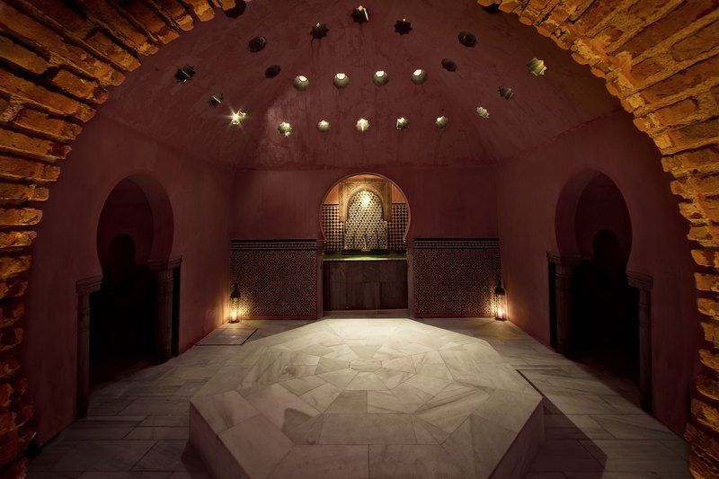 Granada: Alhambra Guided Tour and Arabian Bath and Massage - Tour Inclusions