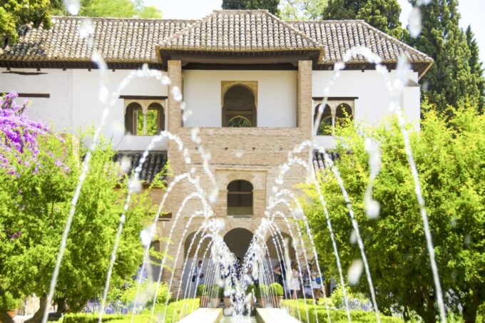Granada: Alhambra Guided Tour and Arabian Bath and Massage - Tour Group Information