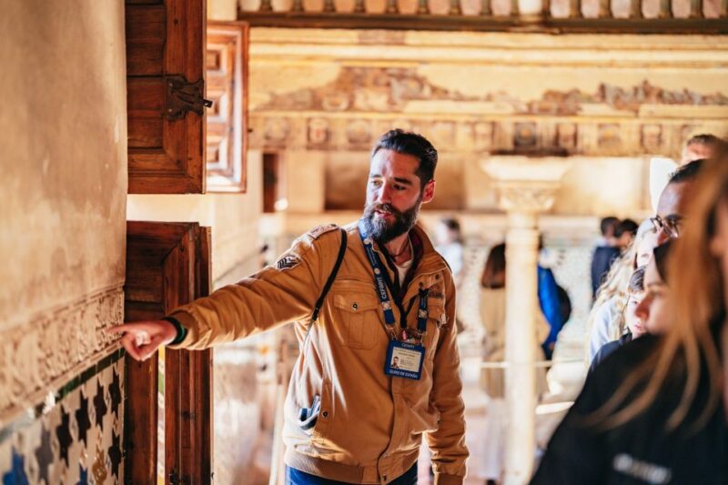Granada: Alhambra Guided Tour With Nasrid Palaces & Gardens - Logistics