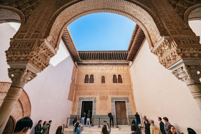 Granada: Alhambra Guided Tour With Nasrid Palaces & Gardens - No Smoking and Luggage Policy