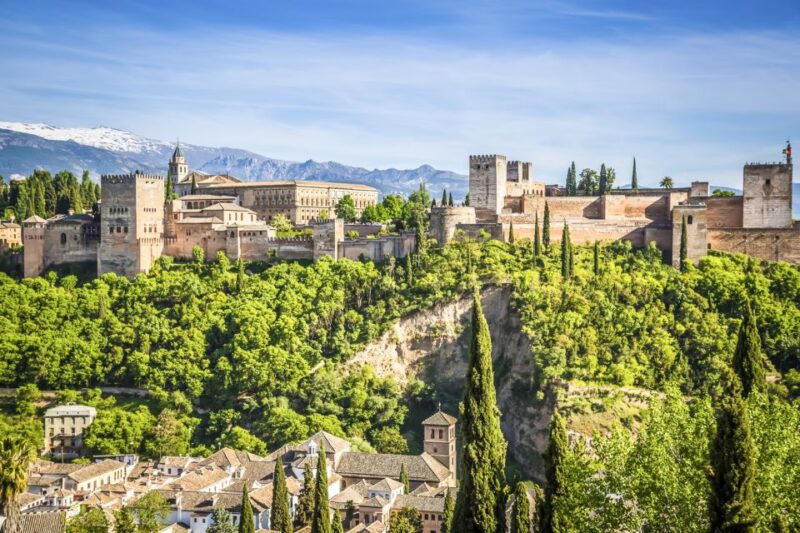 Granada: Alhambra, Nasrid, and Generalife Private Tour - Exploring the Nasrid Palaces
