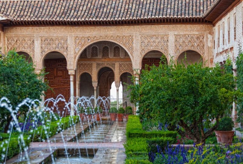 Granada: Alhambra, Nasrid Palaces and Generalife Guided Tour - Key Points