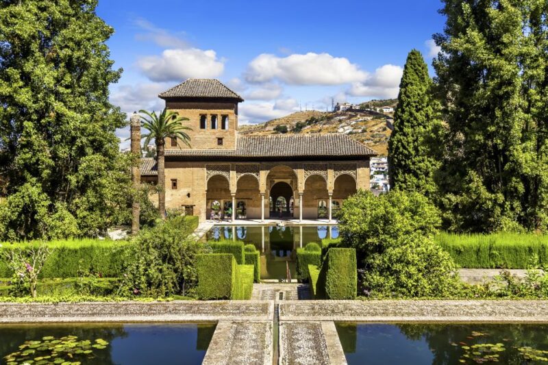Granada: Alhambra, Nasrid Palaces, & Generalife Guided Tour - Inclusions