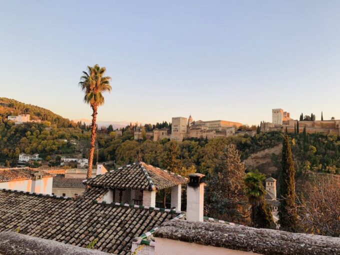 Granada: Alhambra & Nasrid Palaces Guided Tour With Tickets - Exploring the Alhambra