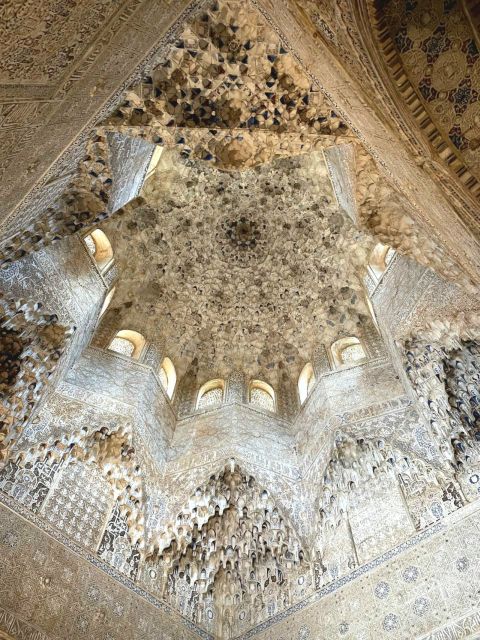 Granada: Alhambra & Nasrid Palaces Guided Tour With Tickets - Experiencing the Generalife Gardens