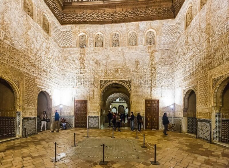 Granada: Alhambra & Nasrid Palaces Tour With Tickets - Cancellation Policy