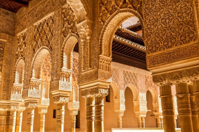Granada: Alhambra & Nasrid Palaces Tour With Tickets - Meet-up and Drop-off Locations