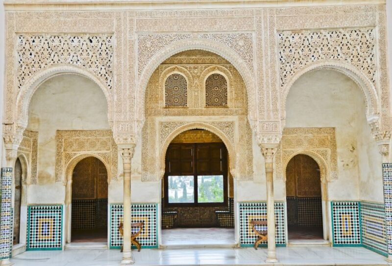 Granada: Alhambra Regular Tour - Tour Experience