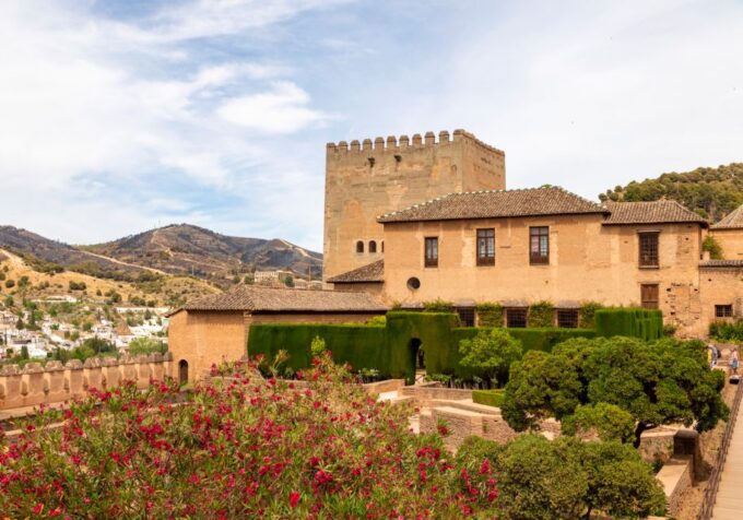Granada (Alhambra): Scavenger Hunt and Self-Guided Tour - Exploring Free-Access Areas