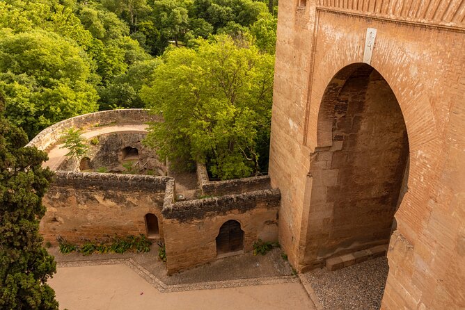 Granada (Alhambra) Scavenger Hunt and Sights Self-Guided Tour - Host Responses and Engagement