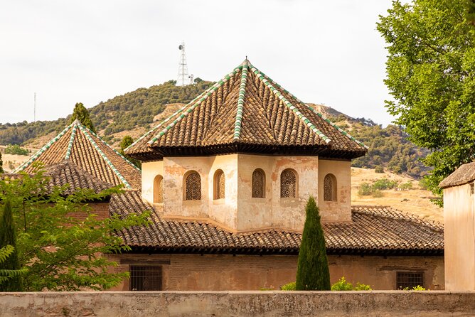 Granada (Alhambra) Scavenger Hunt and Sights Self-Guided Tour - The Scavenger Hunt Advantage