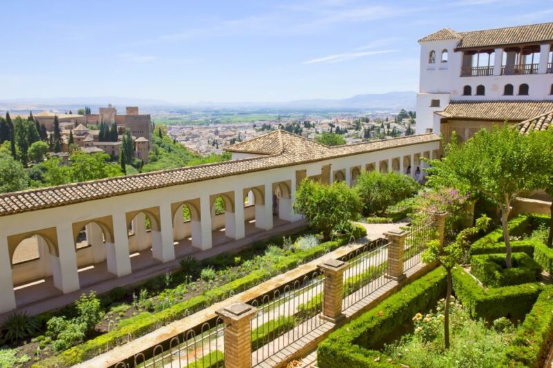 Granada: Alhambra Small Group Tour With Nasrid Palaces - Visiting the Nazari Monument