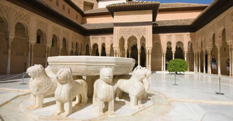 Granada: Alhambra Small Group Tour With Nasrid Palaces - Exploring the Alcazaba